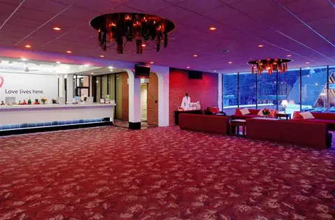 Visit Cove Haven Resort, the Historic ‘Love Motel’ in Pennsylvania’s Pocono Mountains